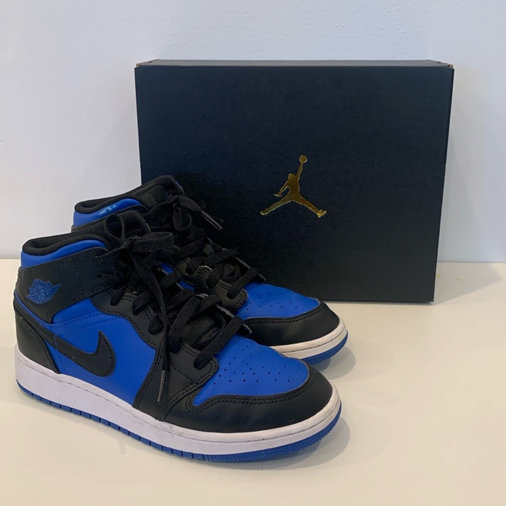 Nike youth Air Jordan 1 Mid (GS). Size 5Y. Black - Royal blue - White.